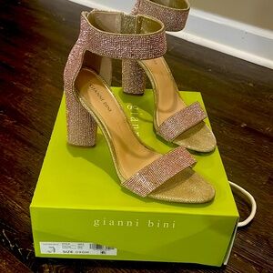 Gianni Bini size 9. Rose gold.